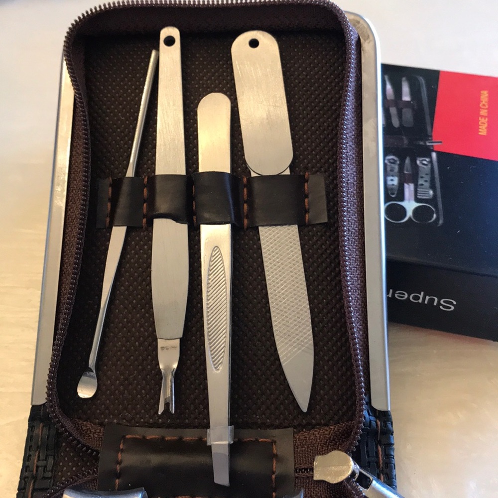 Manicure Set - Picture 3 of 6